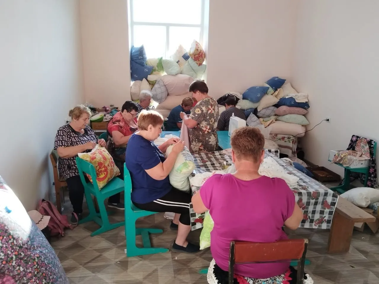 ПОСТОЯННО ПОМОГАЮТ.